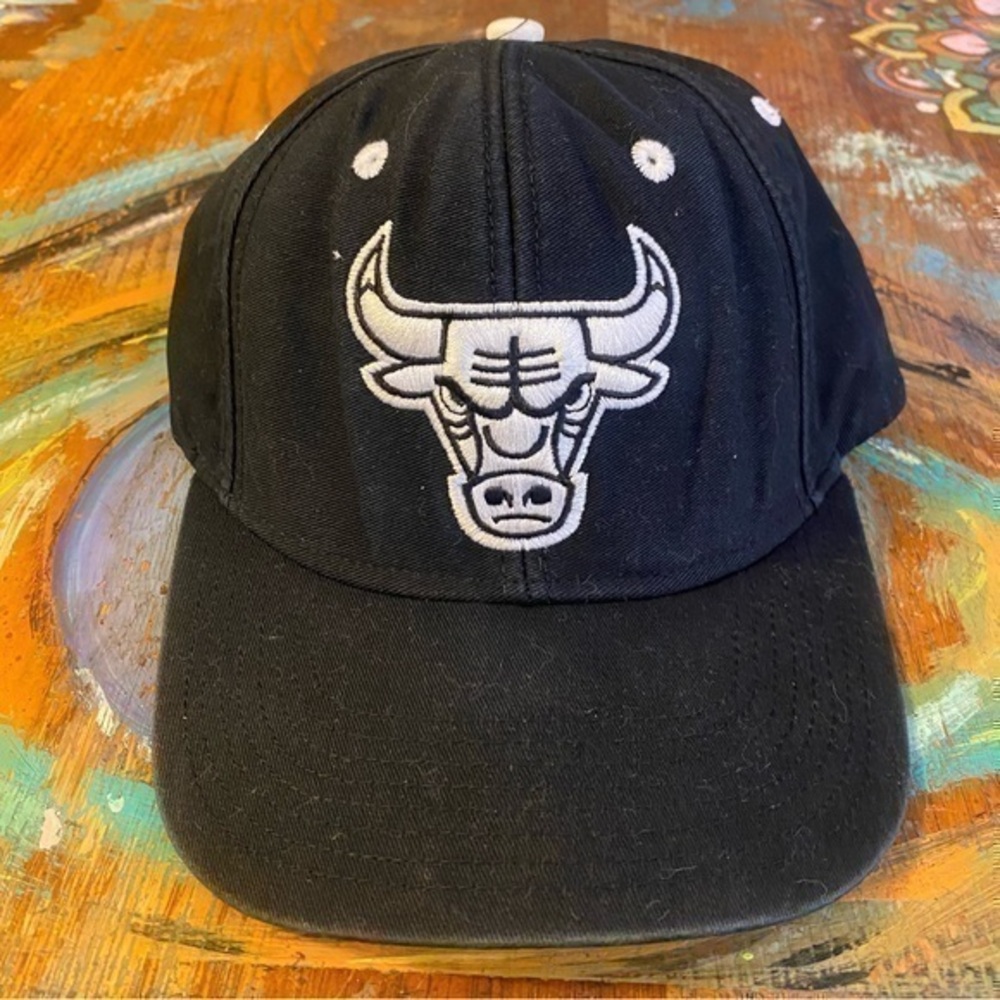 CHICAGO BULLS HAT NBA Adidas VINTAGE BLACK Embroidered Snapback Truck